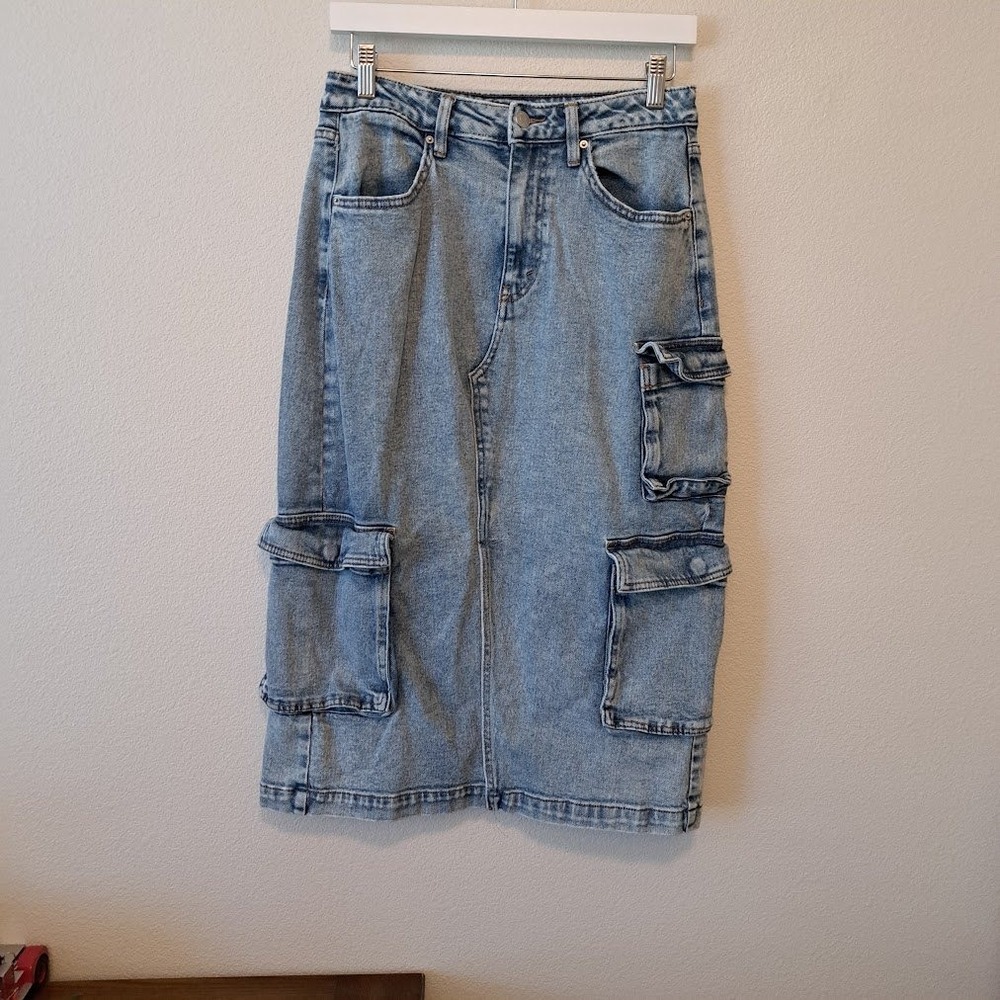 Wild Fable Light Wash Denim Cargo Midi Skirt Womens Size Medium Blue Utility Y2K